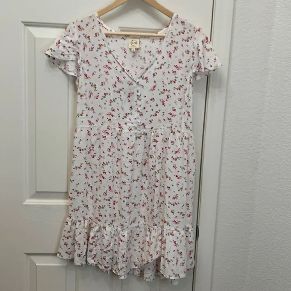 205 Collins Dress Small V-neck Red Pink White Cap Sleeve Ruffle Hem Button Dress